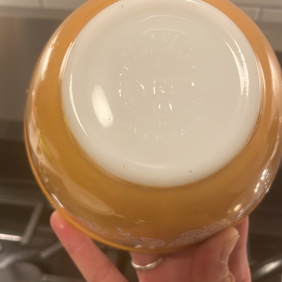 Vintage Pyrex mixing bowl set of three butterfly gold pattern. EUC! - Picture 5 of 6